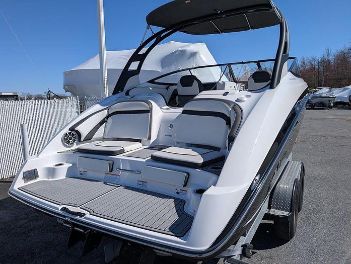 Used 2019 Yamaha Boats 242 Limited S