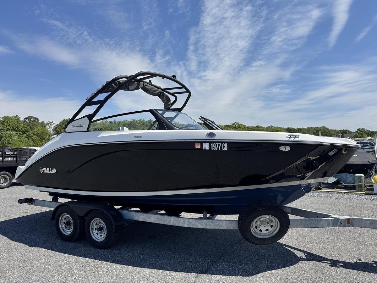 Used 2023 Yamaha 222SD