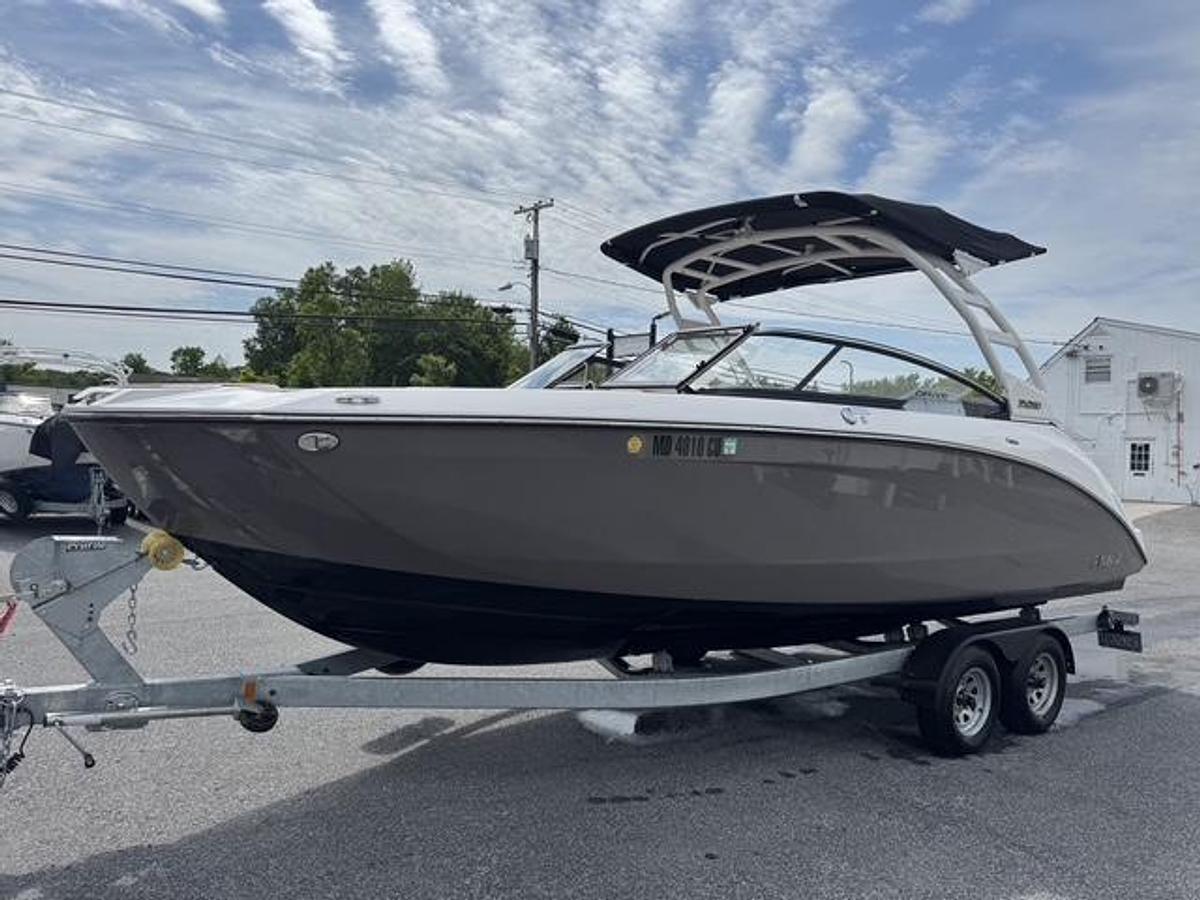 Used 2023 Yamaha 252SD