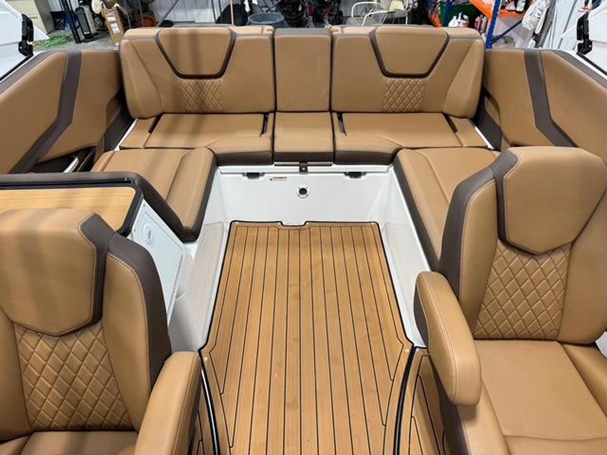 Used 2025 Yamaha 252SE