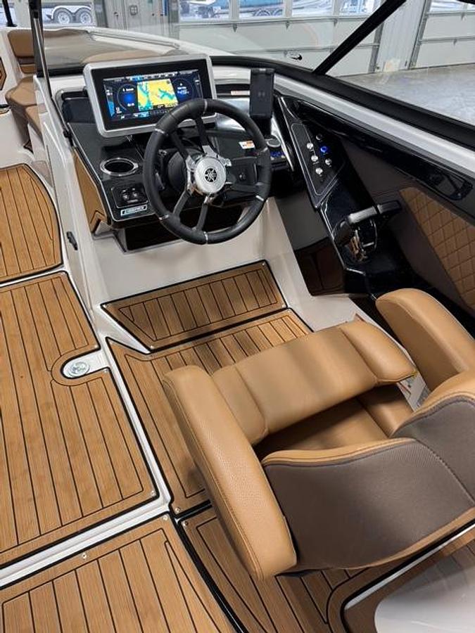 Used 2025 Yamaha 252SE