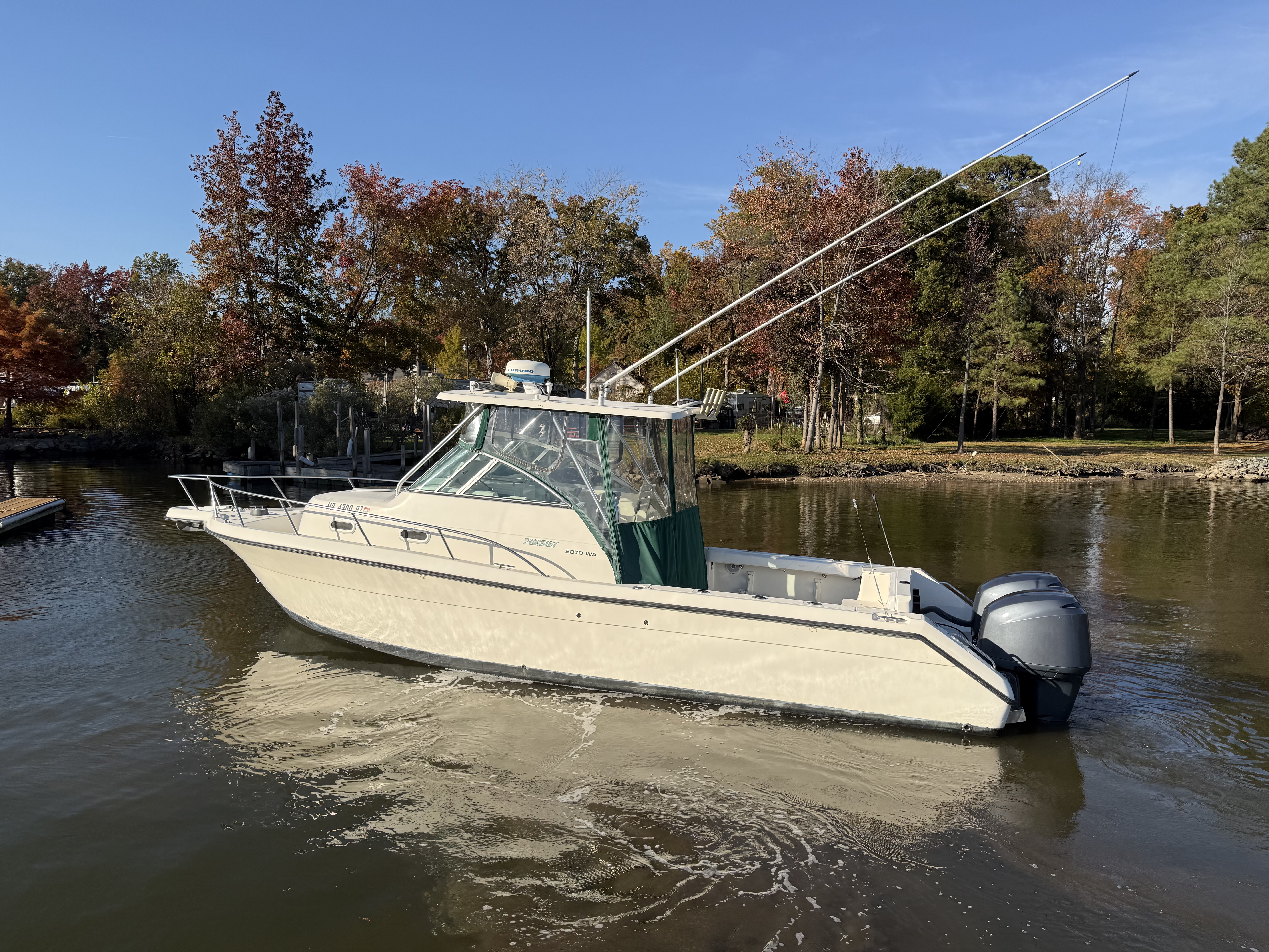 Used 2004 Pursuit 2870 Walkaround