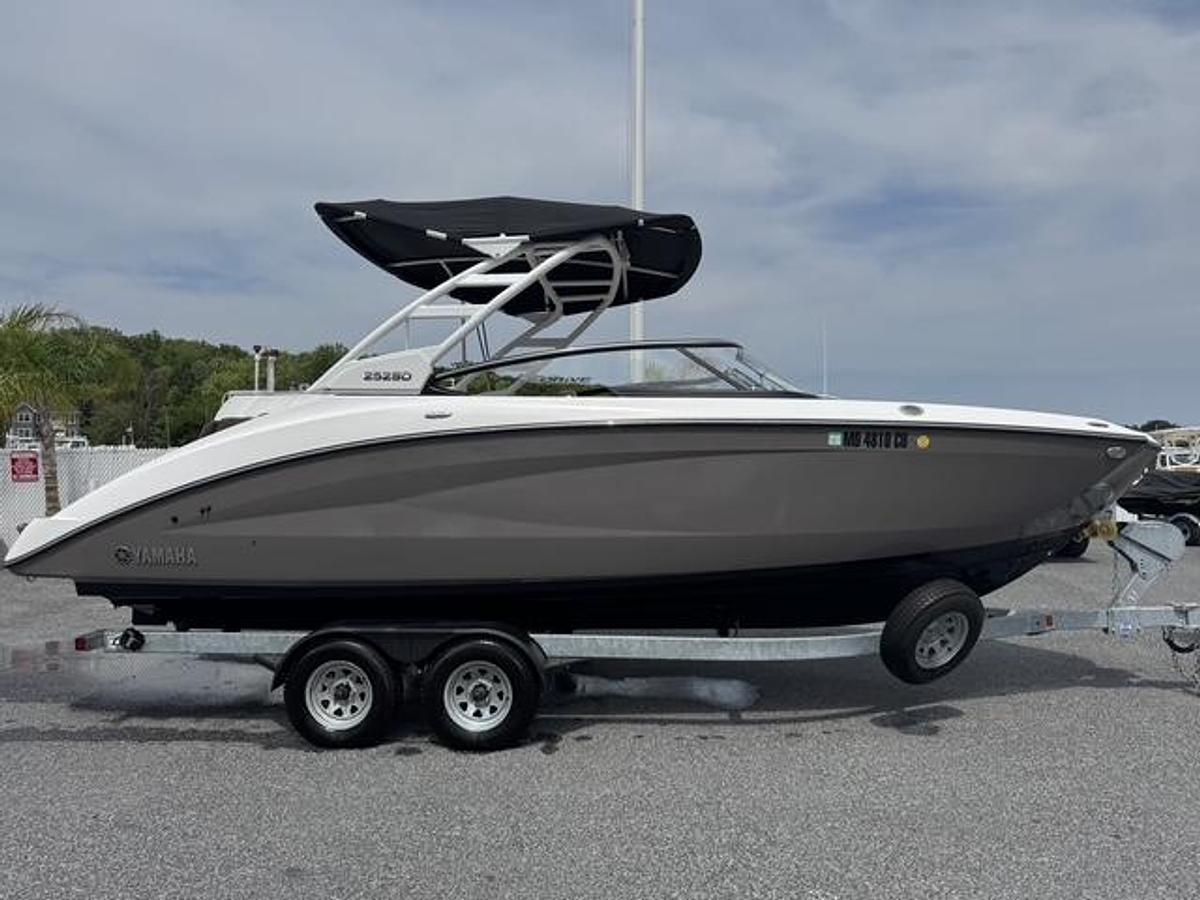 Used 2023 Yamaha 252SD