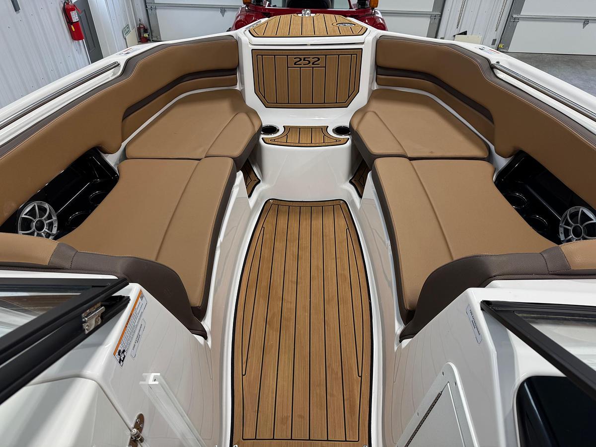 Used 2025 Yamaha 252SE