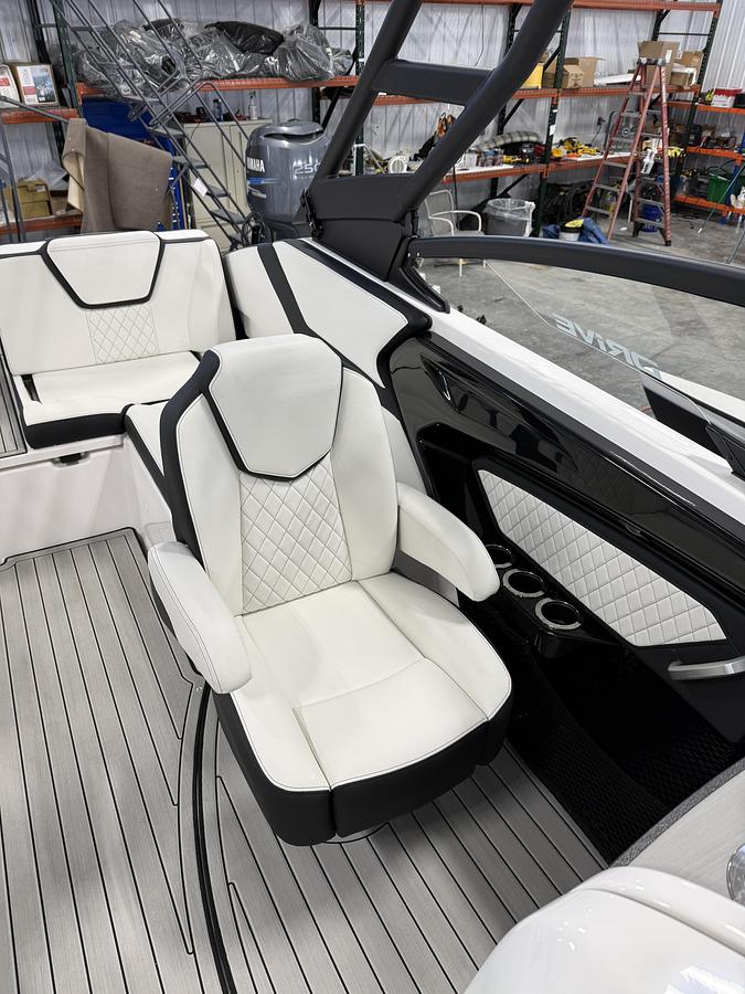 2025 Yamaha Boats 252SD