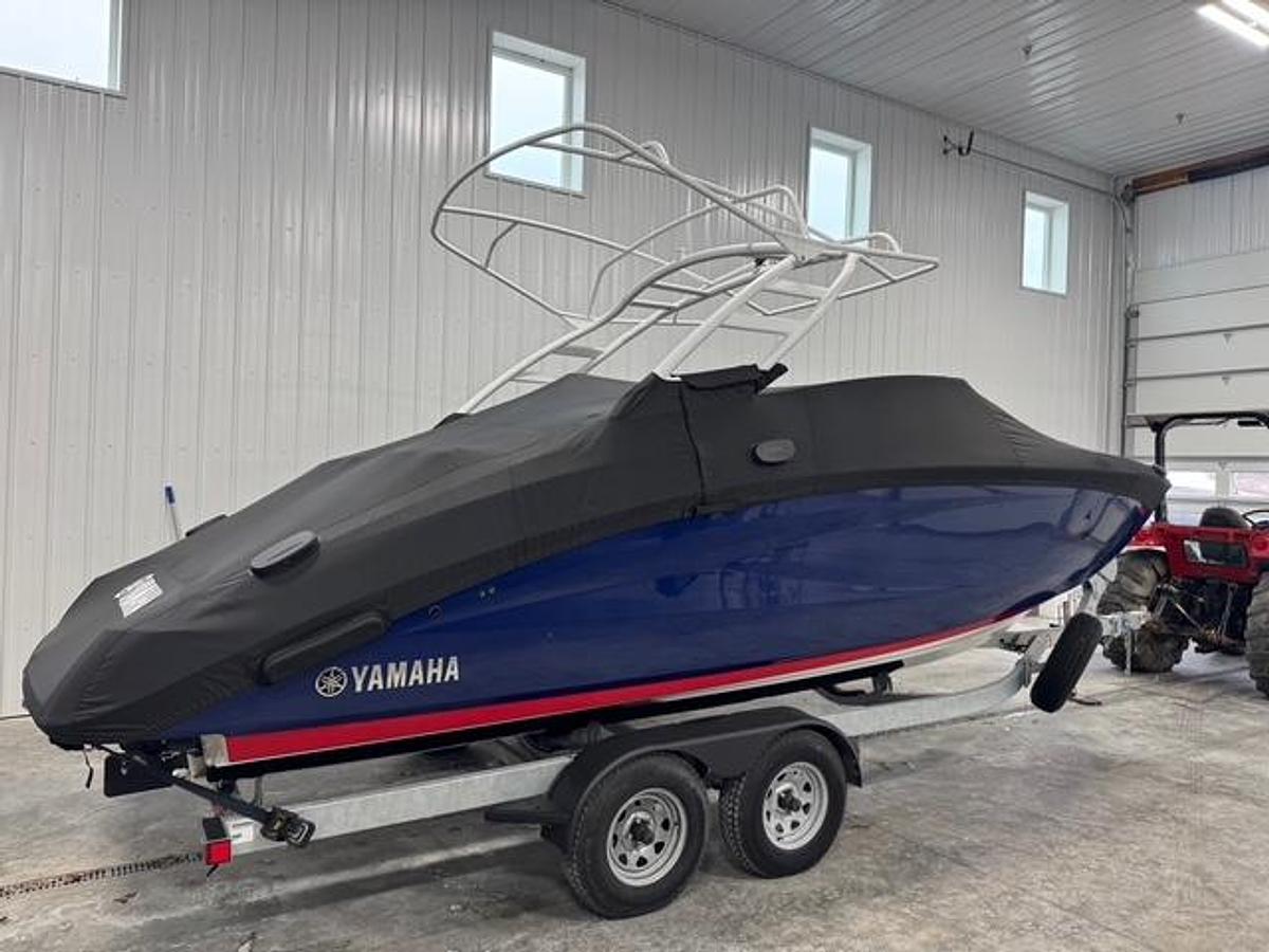 Used 2025 Yamaha 252SE