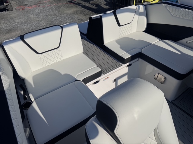 Used 2024 Yamaha 222S