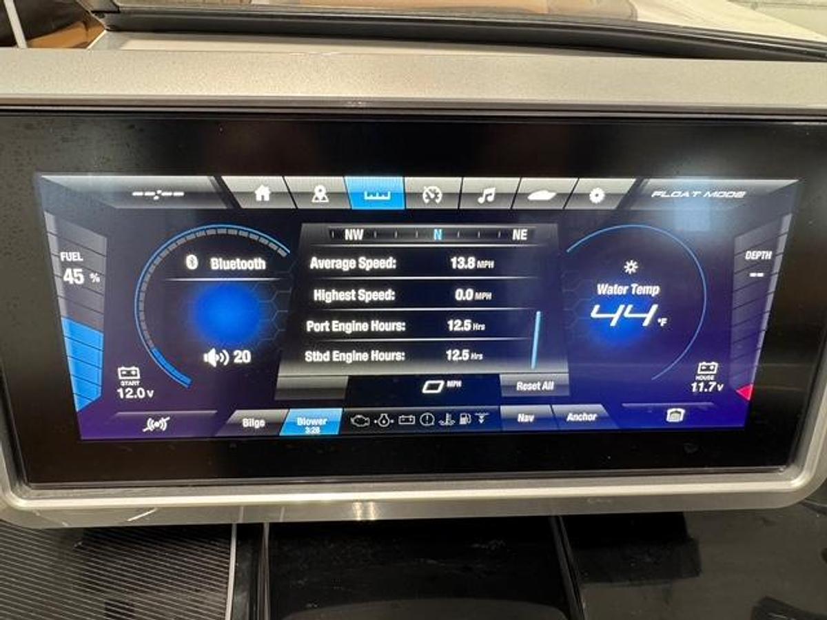 Used 2025 Yamaha 252SE