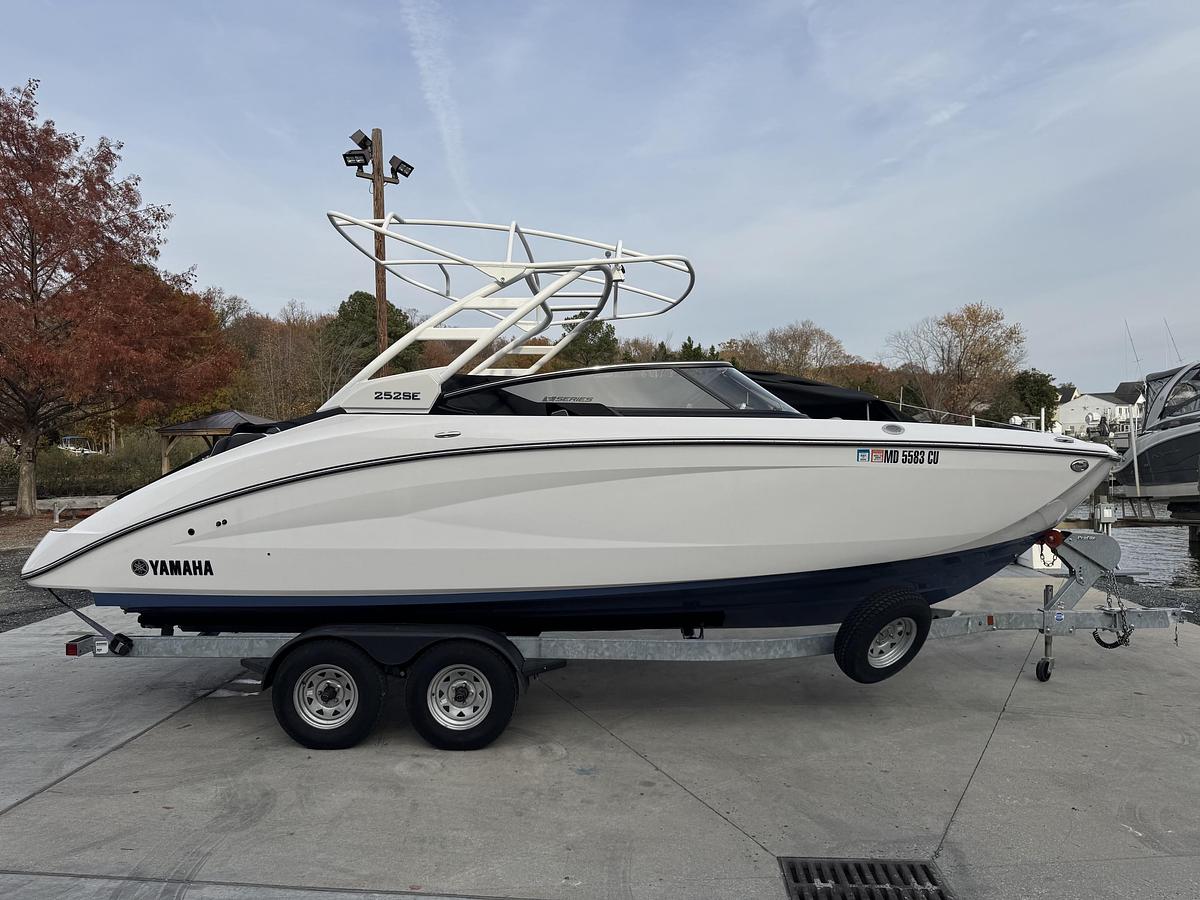 Used 2023 Yamaha 252SE
