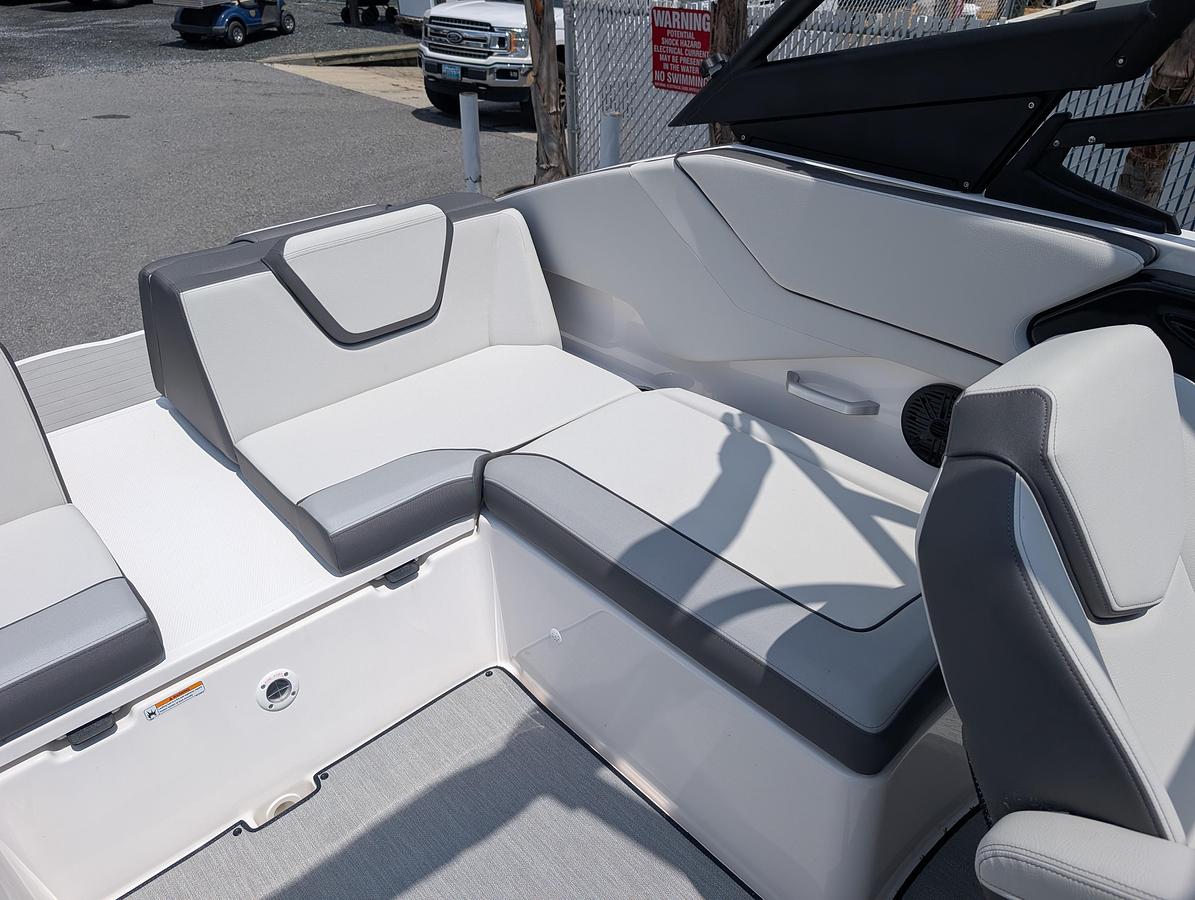 2025 Yamaha Boats AR250