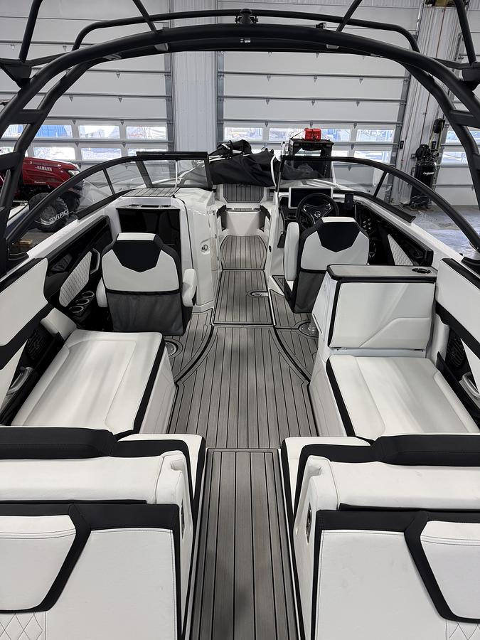 2025 Yamaha Boats 252SD