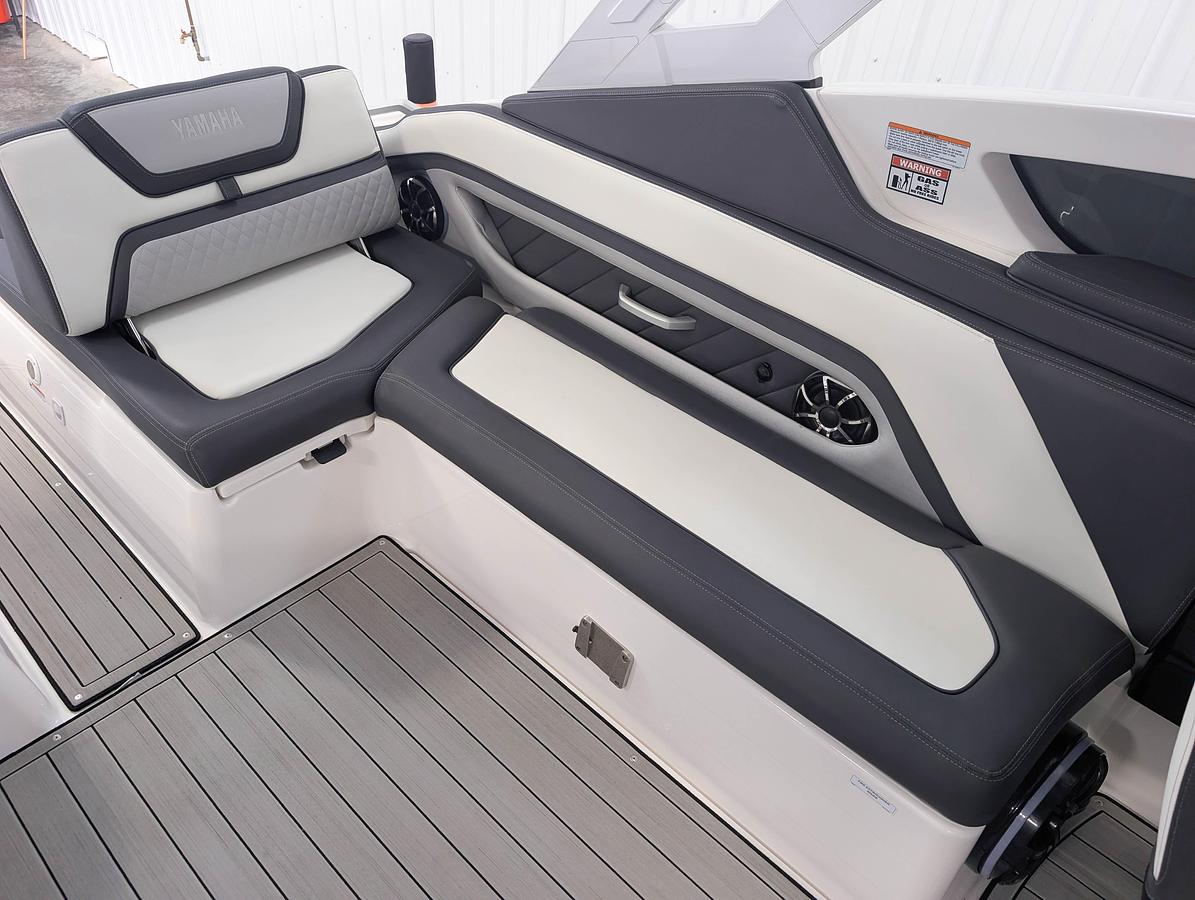 Used 2022 Yamaha Boats 275SD