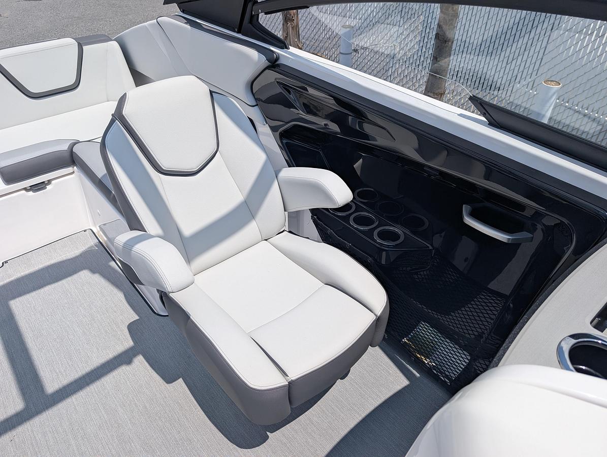 2025 Yamaha Boats AR250