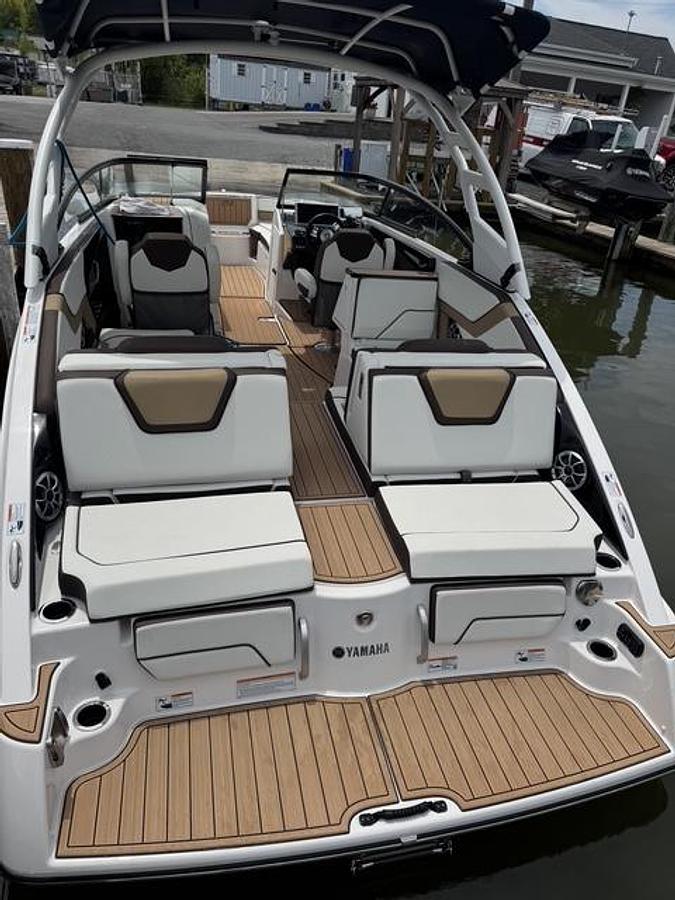 Used 2023 Yamaha 252SD