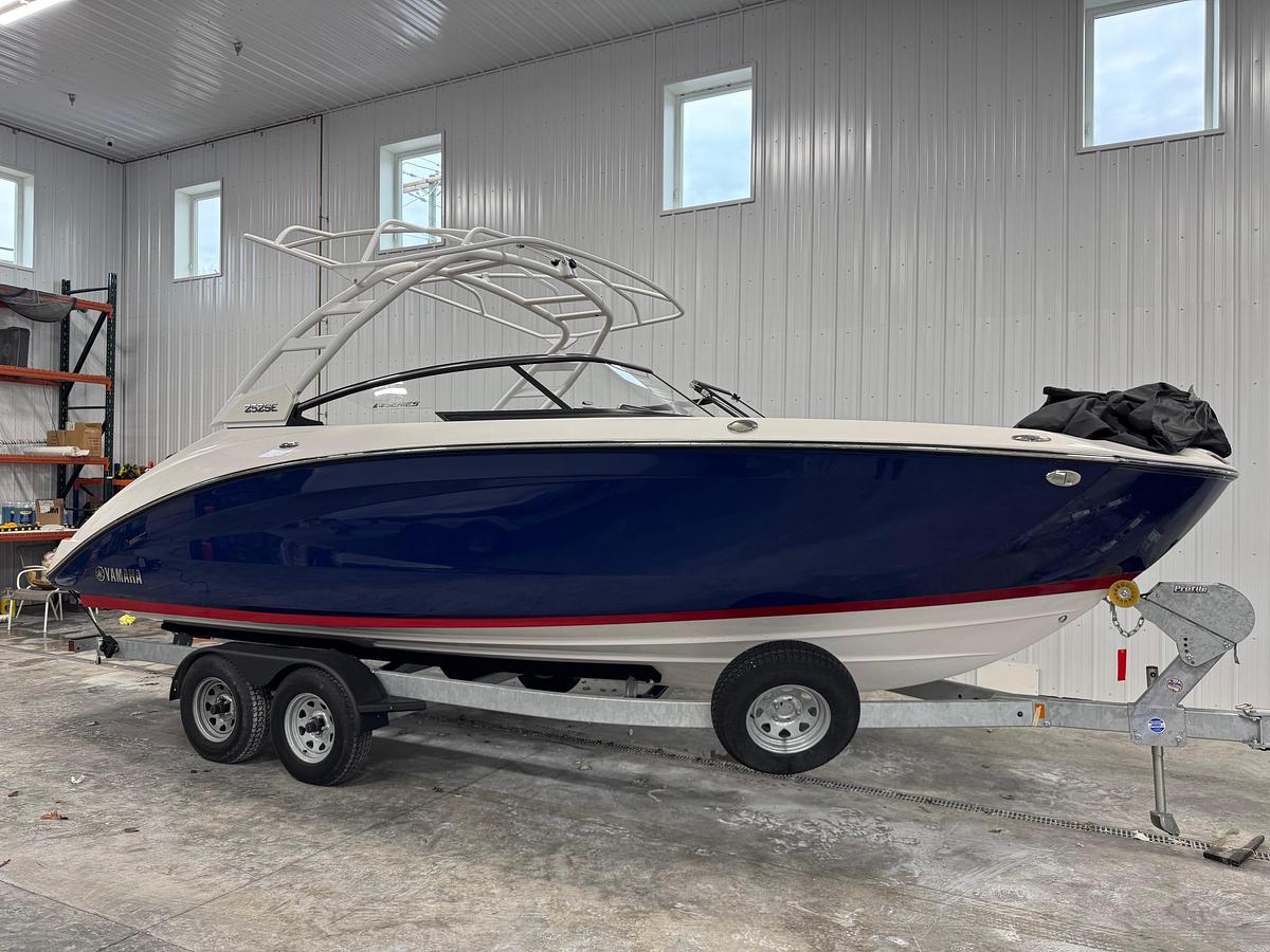 Used 2025 Yamaha 252SE