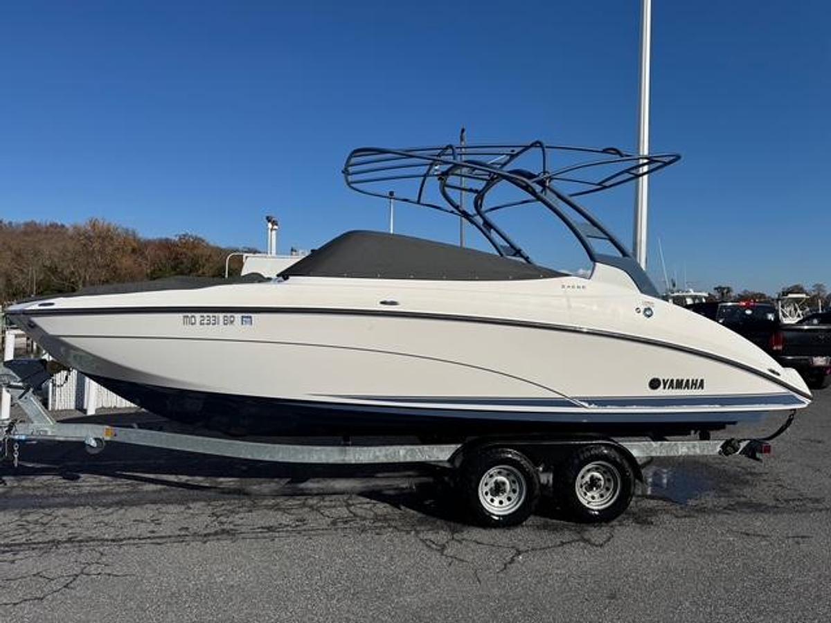 Used 2020 Yamaha 242SE