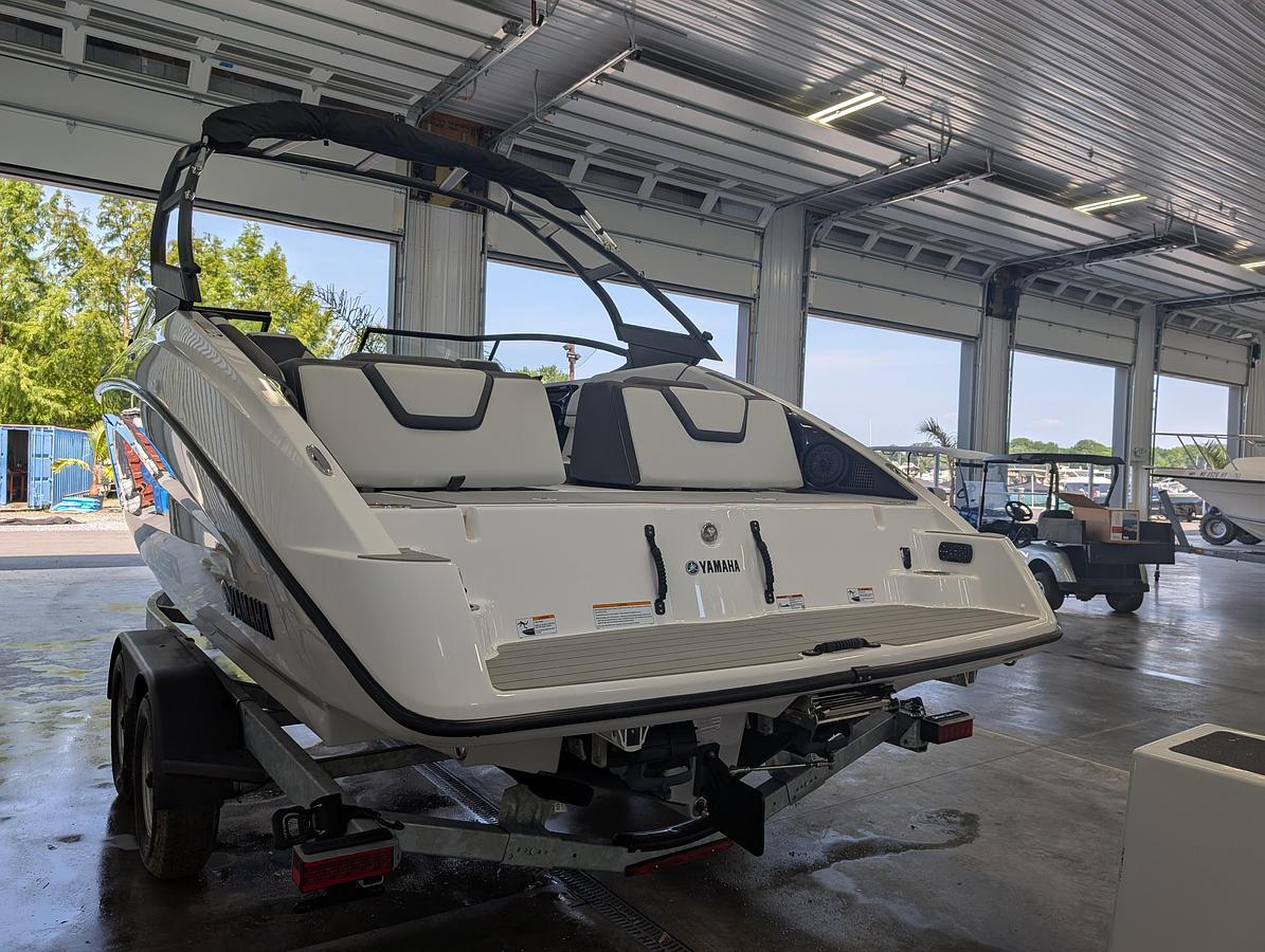 2025 Yamaha Boats AR250
