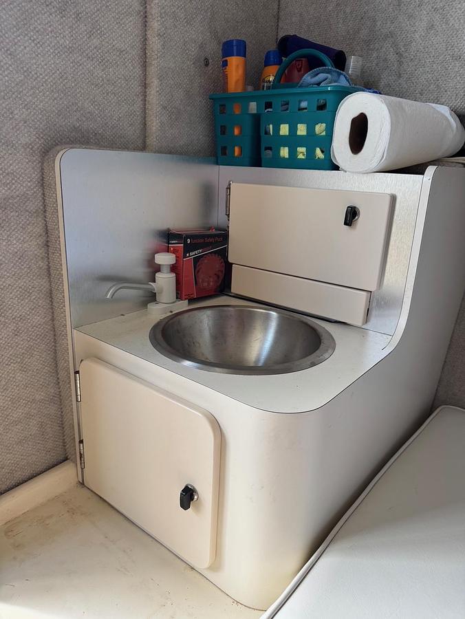 Used 2011 Parker 2510 XL