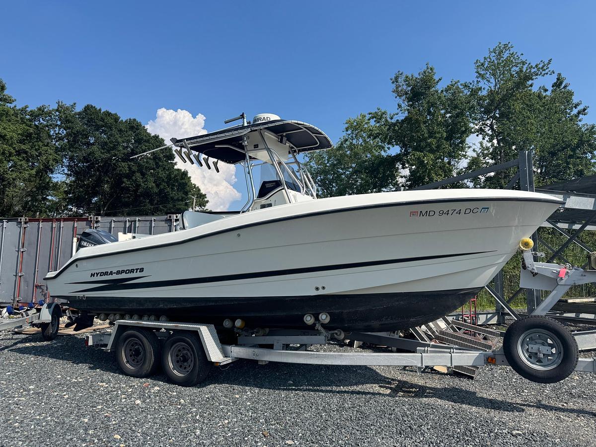 Used 2003 Hydra Sports 2400 CC Vector
