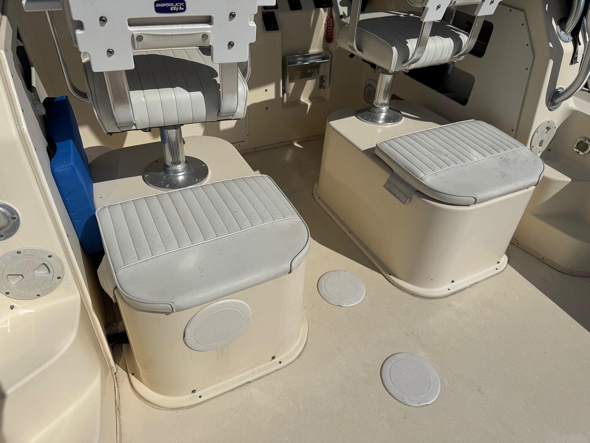 Used 2011 Parker 2510 XL