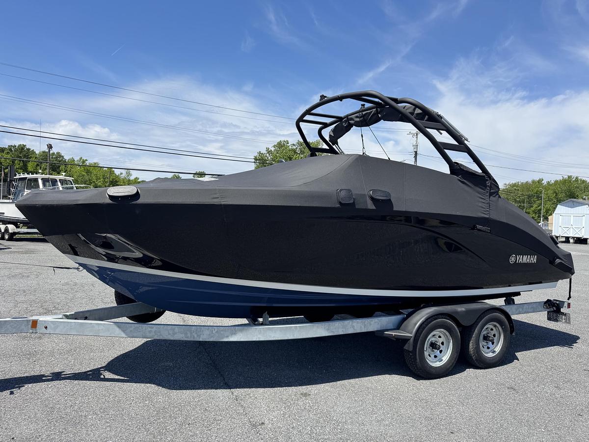 Used 2023 Yamaha 222SD