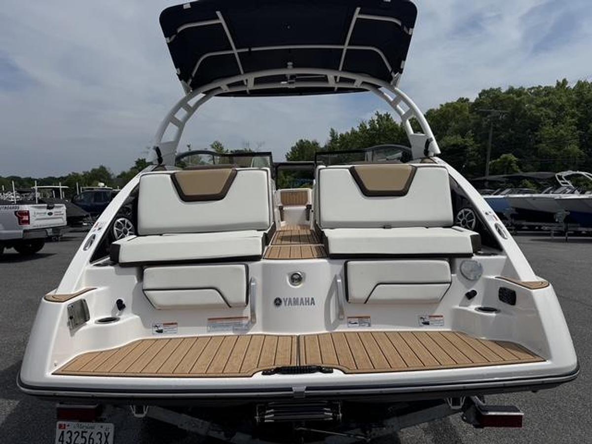 Used 2023 Yamaha 252SD