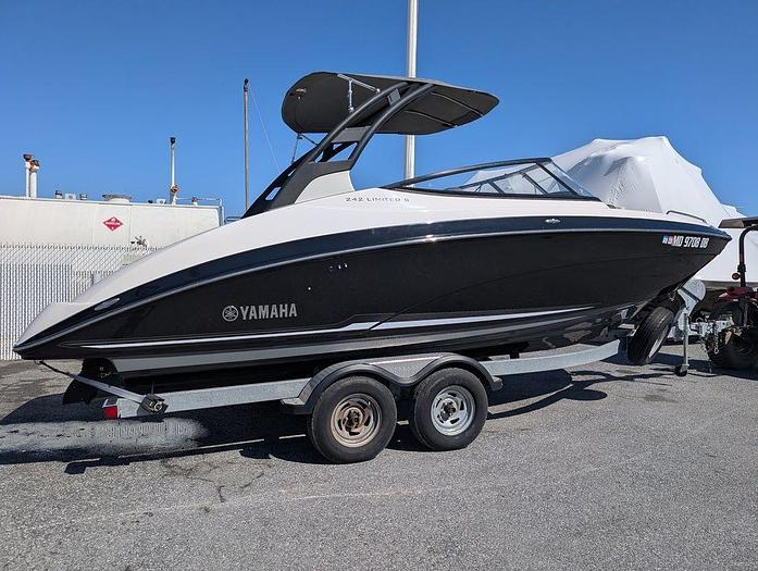 Used 2019 Yamaha Boats 242 Limited S