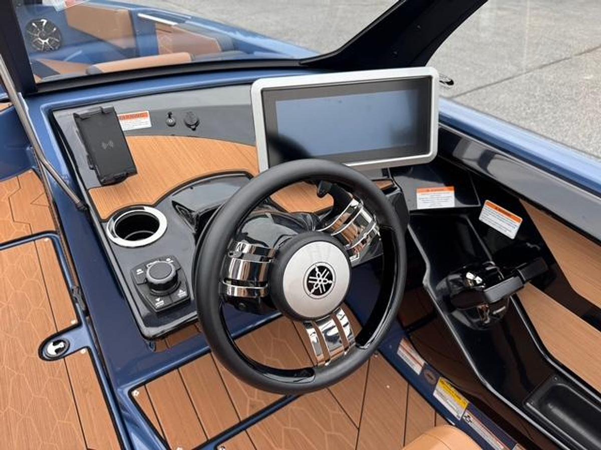 Used 2024 Yamaha Boats 222XD