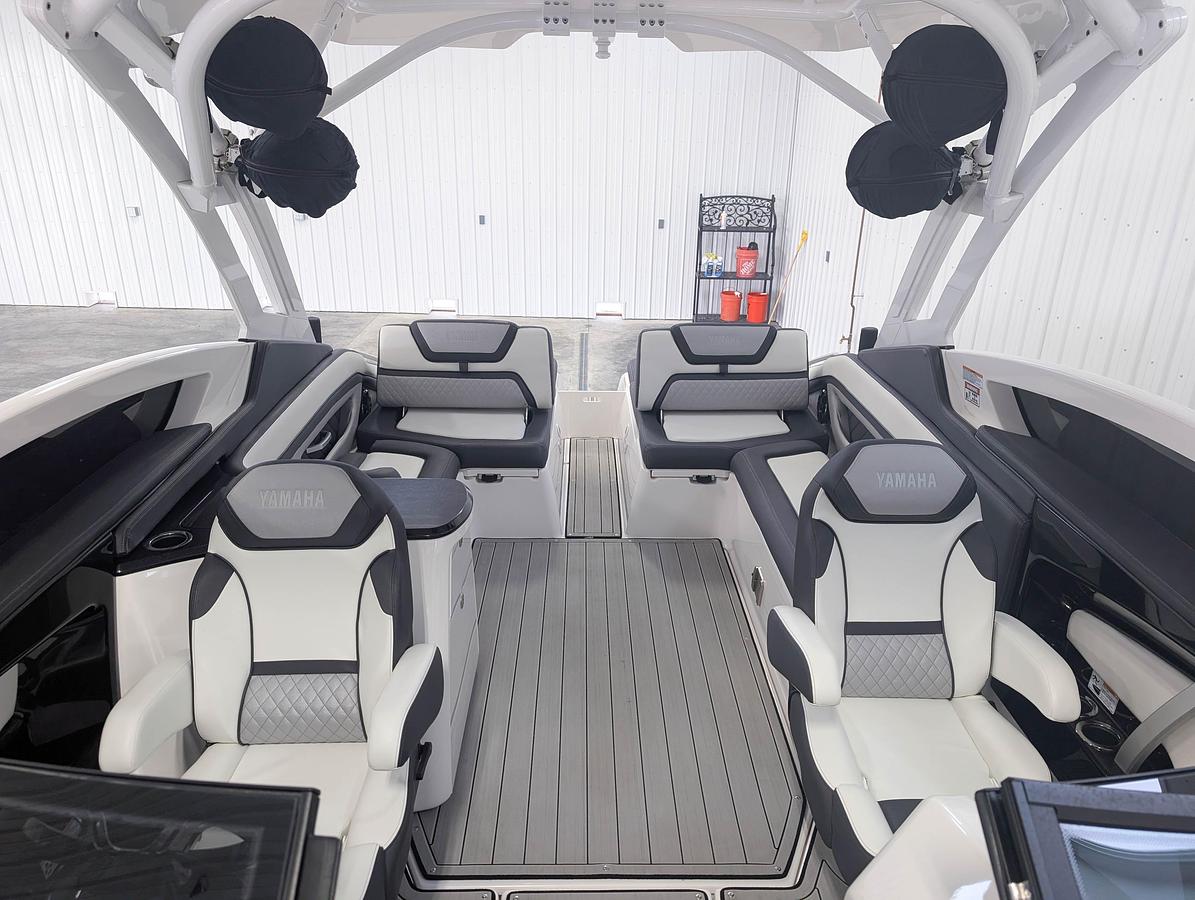 Used 2022 Yamaha Boats 275SD