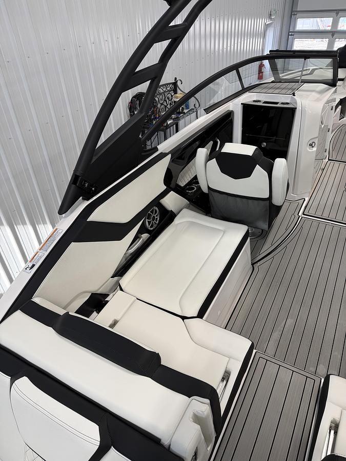 2025 Yamaha Boats 252SE