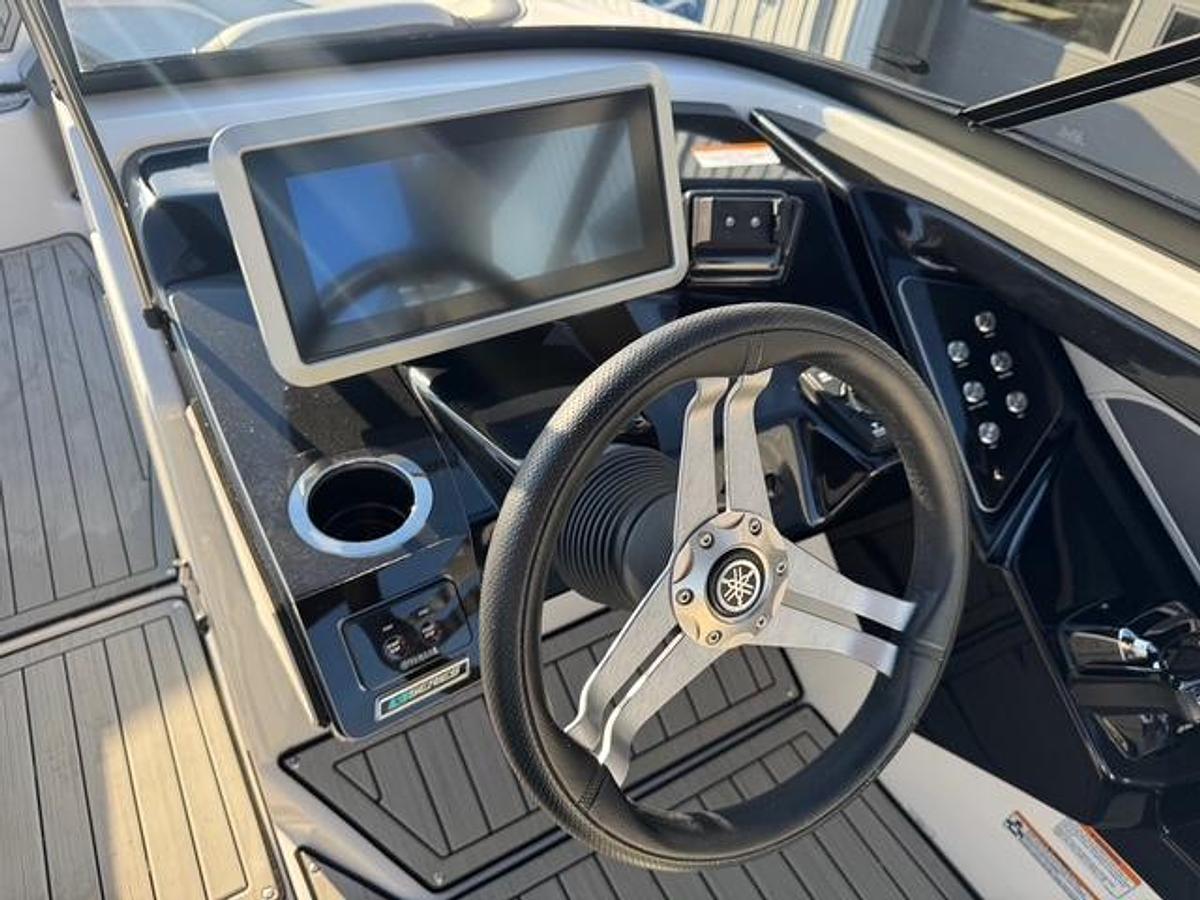 Used 2021 Yamaha 252SE