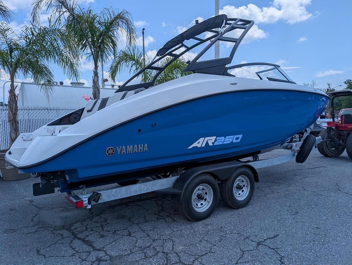 2025 Yamaha Boats AR250