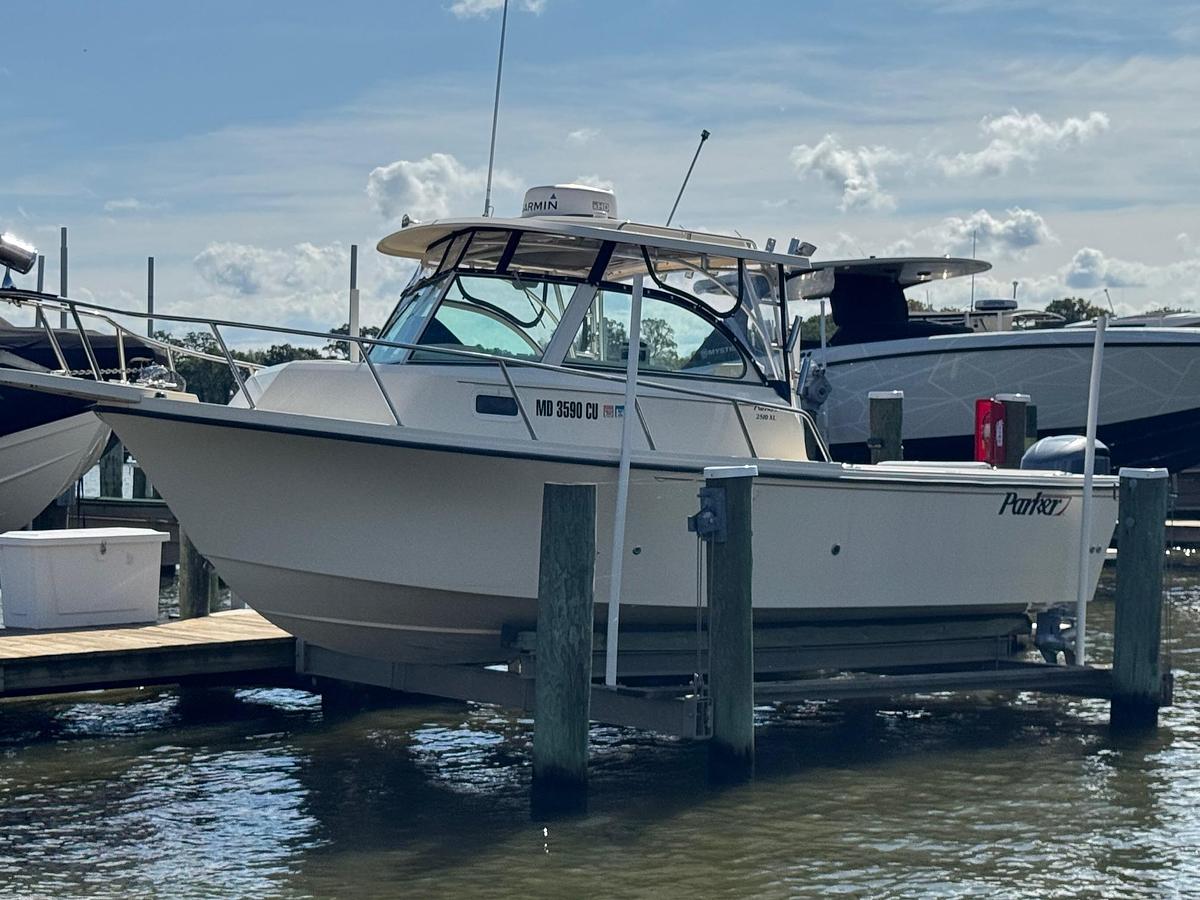 Used 2011 Parker 2510 XL