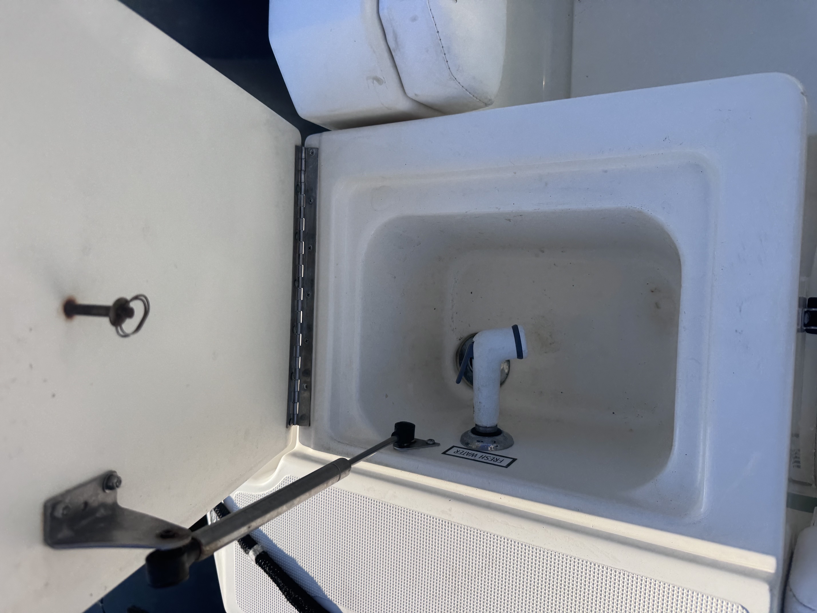 Used 2004 Pursuit 2870 Walkaround