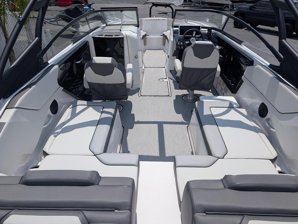 2025 Yamaha Boats AR250