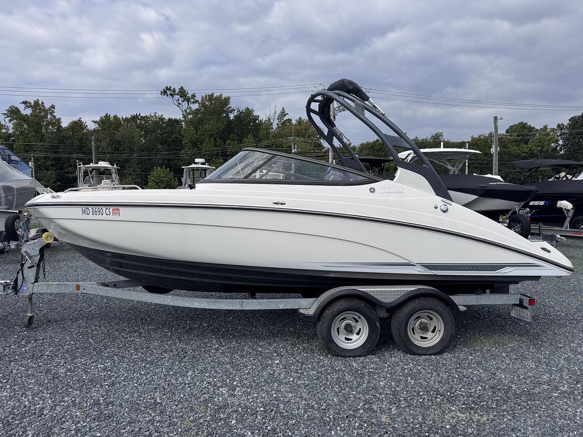 Used 2017 Yamaha 212S