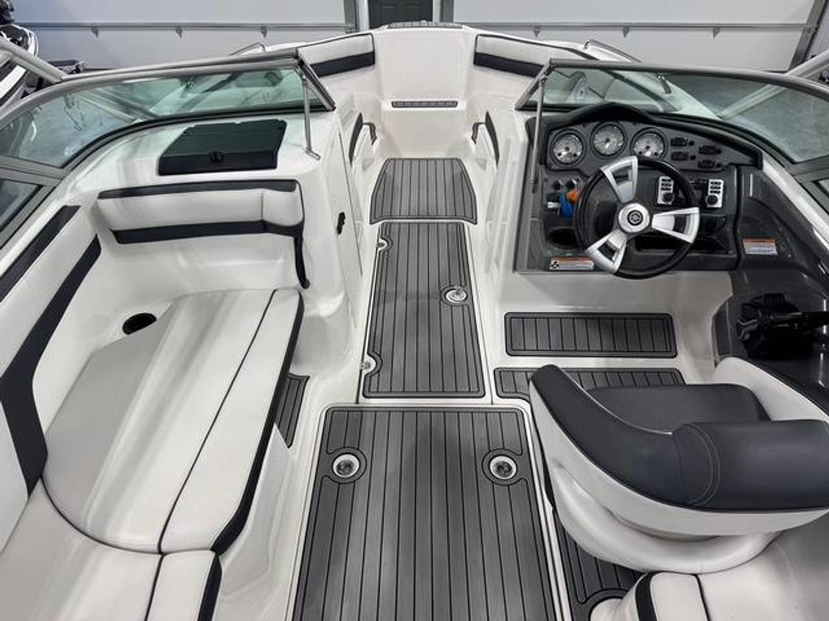 Used 2015 Yamaha AR210