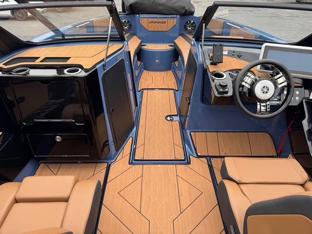 Used 2024 Yamaha Boats 222XD
