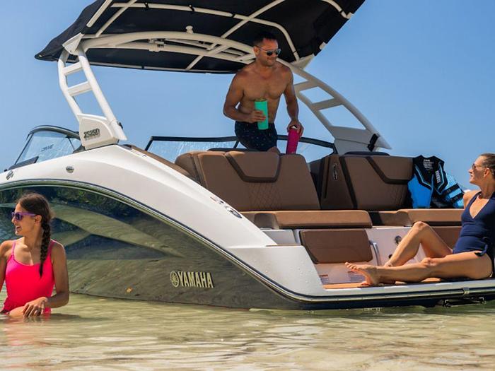 2025 Yamaha Boats 252SD