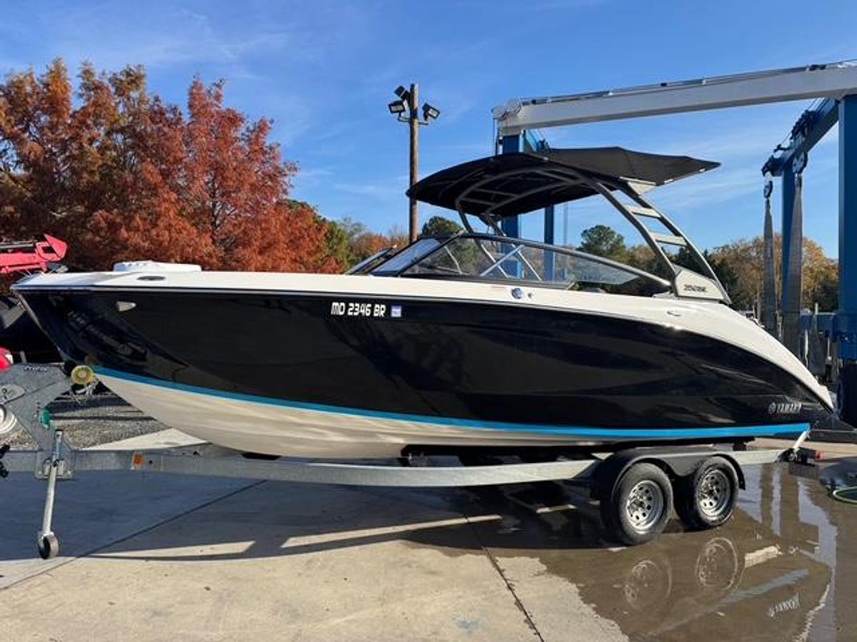 Used 2021 Yamaha 252SE