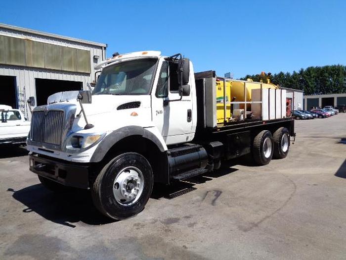 2006 International 7600- Stock #: 8653