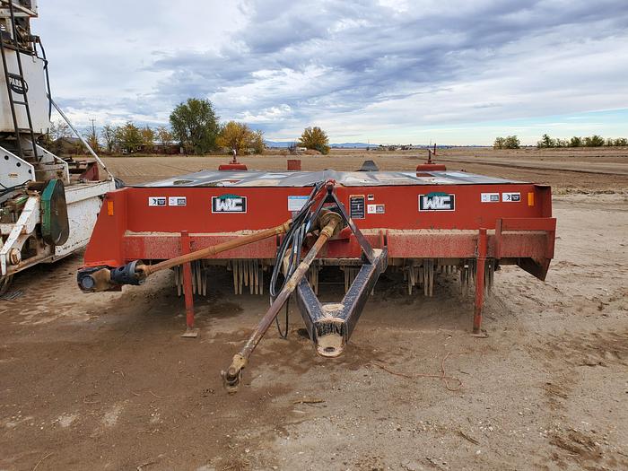 Used WIC 6 Row Beet Topper / Shredder