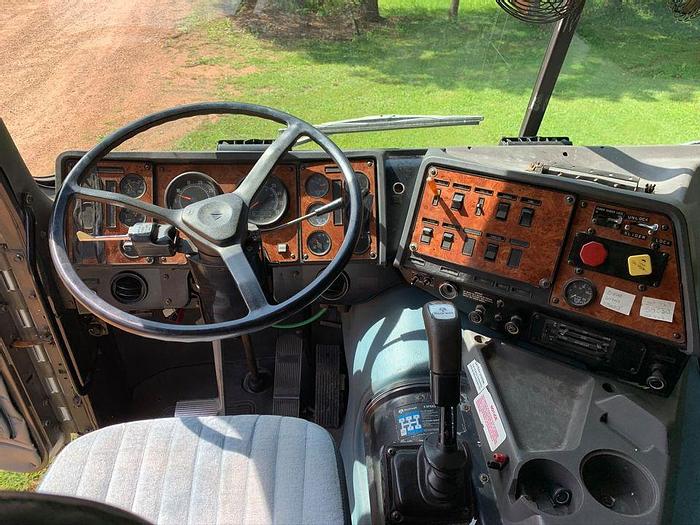 Used 1993 INTERNATIONAL 9700 Cab over Semi Tractor