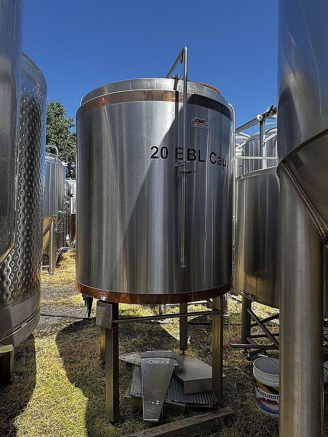 Used Used 15 bbl / 465 Gal DME mash tun and kettle with platfrom