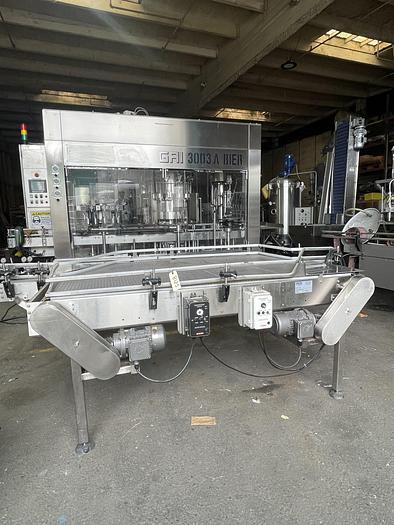 Used Used 9' Bi-Flow Accumulation Table