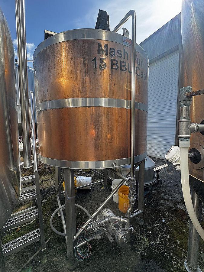 Used Used 15 bbl / 465 Gal DME mash tun and kettle with platfrom
