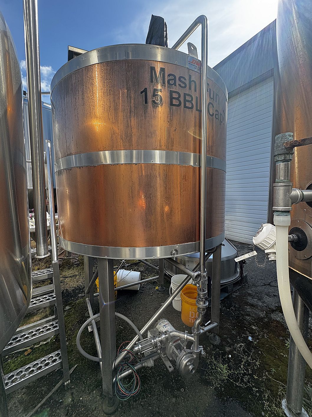 Used Used 15 bbl / 465 Gal DME mash tun and kettle with platfrom