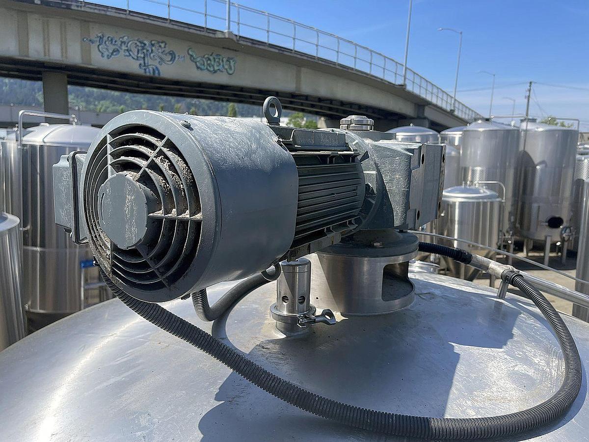 Used Used SS Brewtech 60 bbl / 1860 Gal jacketed Brite/ Mix tank