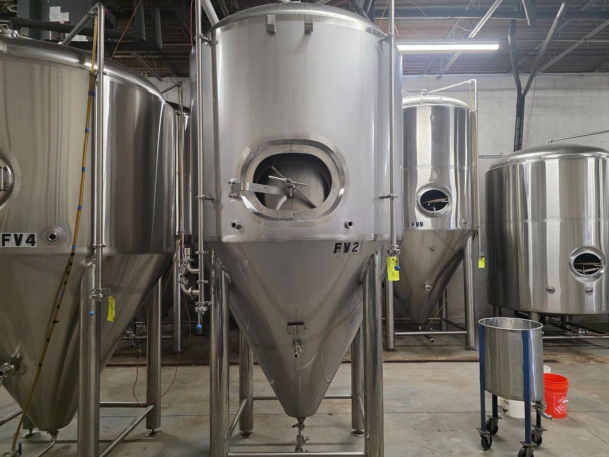 Used (1) Available - Used ABT 30 bbl/ 930 Gallon jacketed unitank fermenter / storage vessel