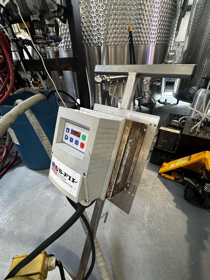 Used Used 2" US-FIP flexible Impeller Pump With Cart And VFD